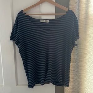 Vneck short sleeved shirt